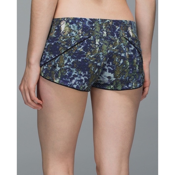 Lululemon Water: Surf Short Floral Sport White Multi / Black Reversible 8 - Picture 2 of 7